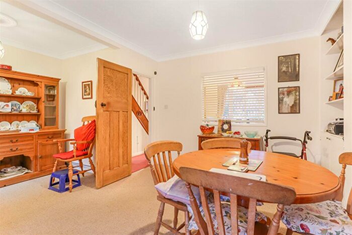 3 Bedroom Semi-Detached House For Sale In Randall Road, Kenilworth, CV8