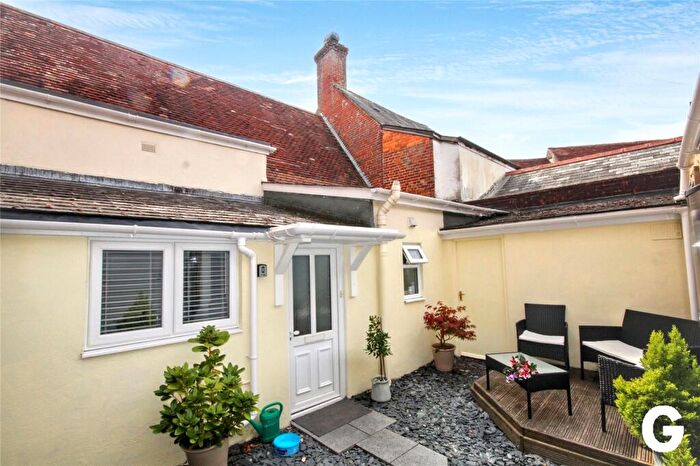 2 Bedroom Apartment For Sale In Meeting House Lane, Ringwood, Hampshire, BH24