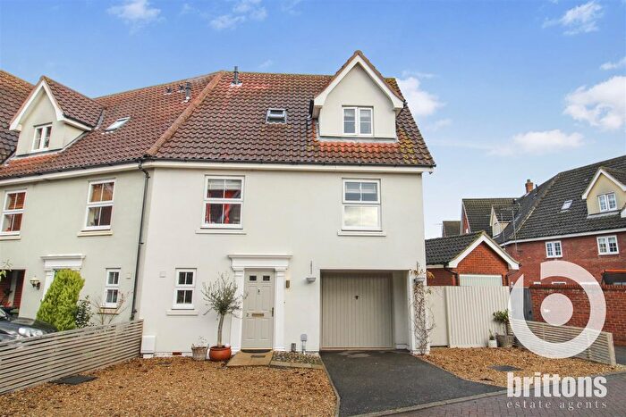3 Bedroom End Of Terrace House For Sale In Tyrrell Crescent, South Wootton, King's Lynn, PE30