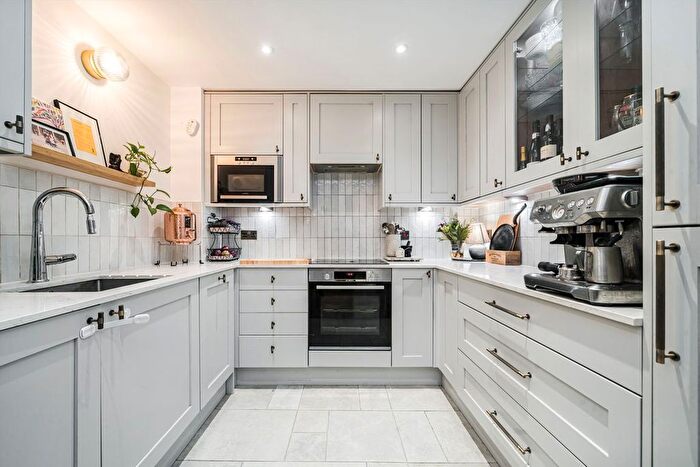 2 Bedroom Flat For Sale In Moore House, Canary Wharf, E14