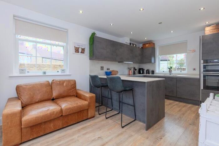 3 Bedroom Detached House To Rent In Taylors Close, Woodstock, OX20