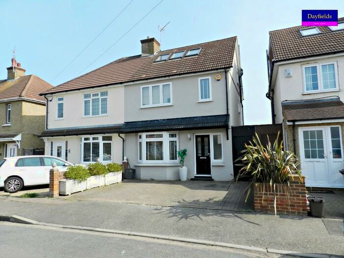 4 Bedroom Semi-Detached House To Rent In Gladstone Road, Hoddesdon, Hertfordshire, EN11