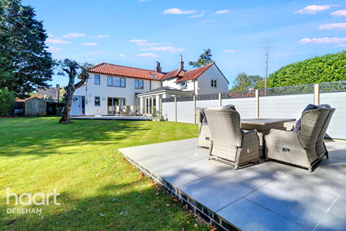 6 Bedroom Detached House For Sale In Market Street, Shipdham, IP25