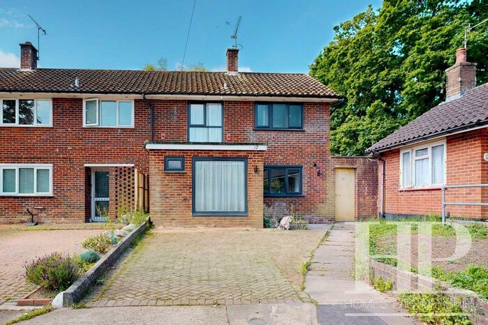 2 Bedroom End Of Terrace House To Rent In Boundary Road, Crawley, RH10