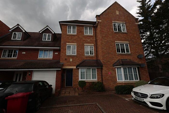 2 Bedroom Flat To Rent In Hayling Close, SL1
