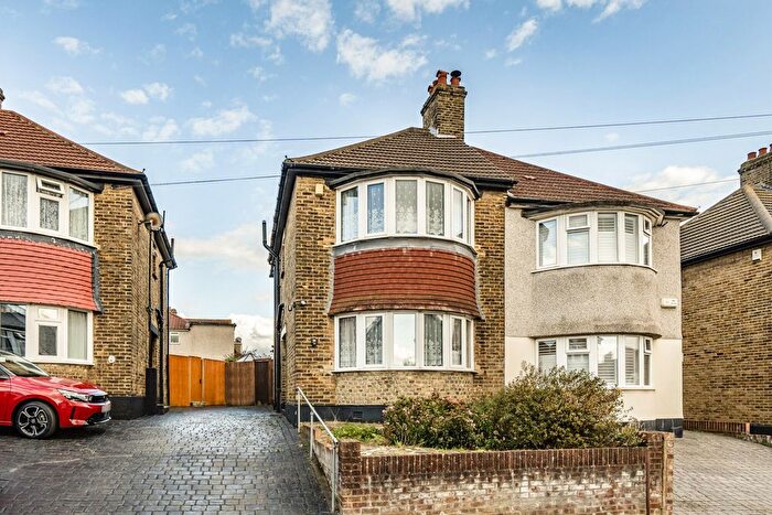 3 Bedroom Semi-detached House For Sale In Exmouth Road, Welling, DA16