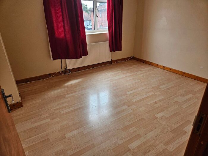 2 Bedroom Flat To Rent In Winchester Road, London, N9