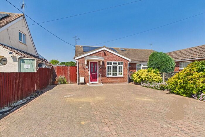 4 Bedroom Semi-Detached Bungalow For Sale In Holland Road, Little Clacton, CO16
