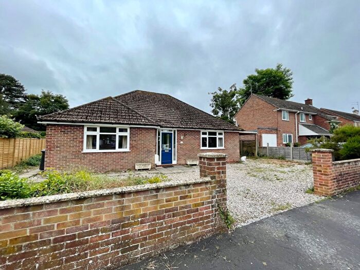 2 Bedroom Bungalow To Rent In Spencer Road, Newbury, RG14