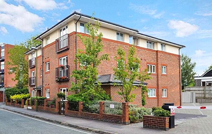 2 Bedroom Flat To Rent In Barrington Court, Chichester Terrace, Horsham, RH12