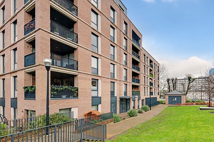 2 Bedroom Flat For Sale In Denman Avenue, Southall, UB2