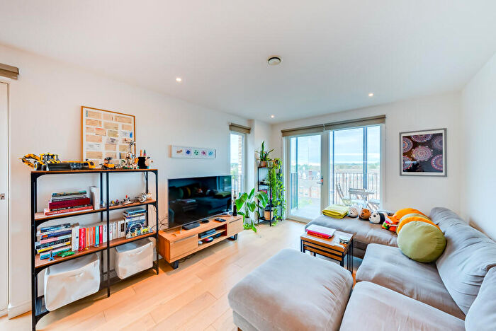 3 Bedroom Flat For Sale In Leyton Road, London, E15