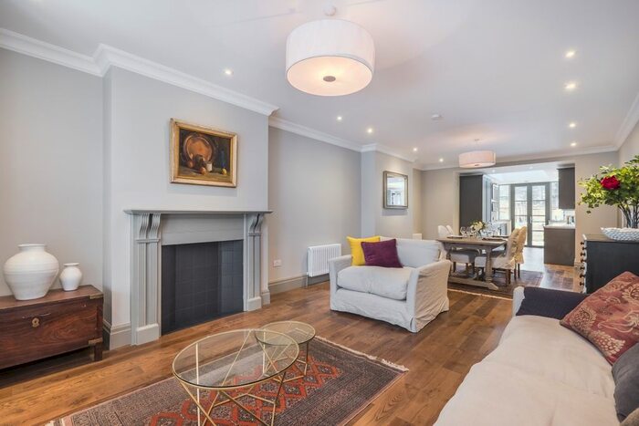 2 Bedroom Flat To Rent In Colebrooke Avenue, London, W13