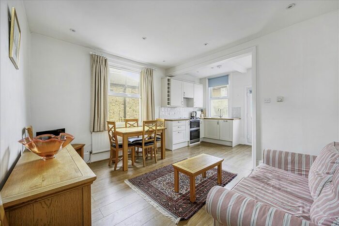 2 Bedroom Flat To Rent In Davis Road, London, W3