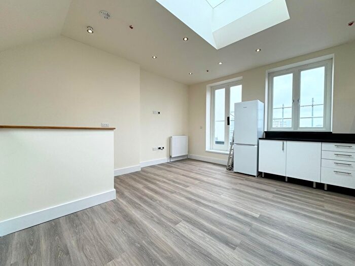 2 Bedroom Flat To Rent In Grays Inn Road, Holborn, WC1X