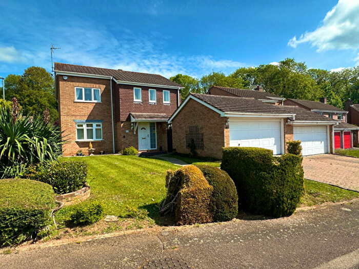 4 Bedroom Detached House For Sale In Lingswood Park, Northampton, NN3
