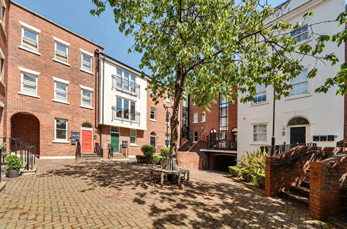 2 Bedroom Apartment For Sale In Heritage Court, Lower Bridge Street, Chester, CH1