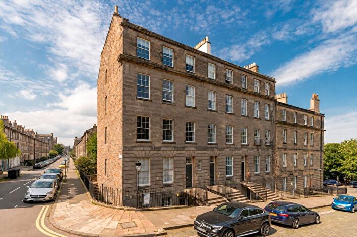 3 Bedroom Flat For Sale In (Md) Dundonald Street, New Town, Edinburgh, EH3