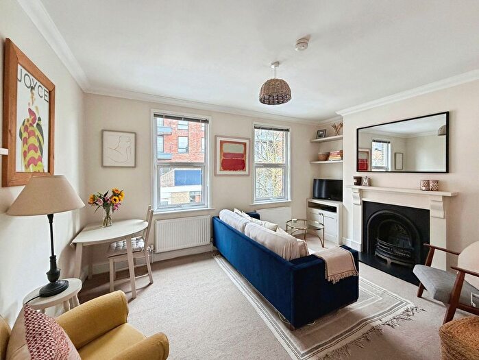 2 Bedroom Flat For Sale In Glengall Road, London, SE15
