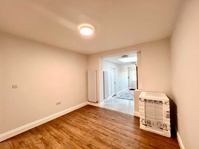 7 Bedroom Semi-Detached House To Rent In Glebe Avenue, Harrow, HA3