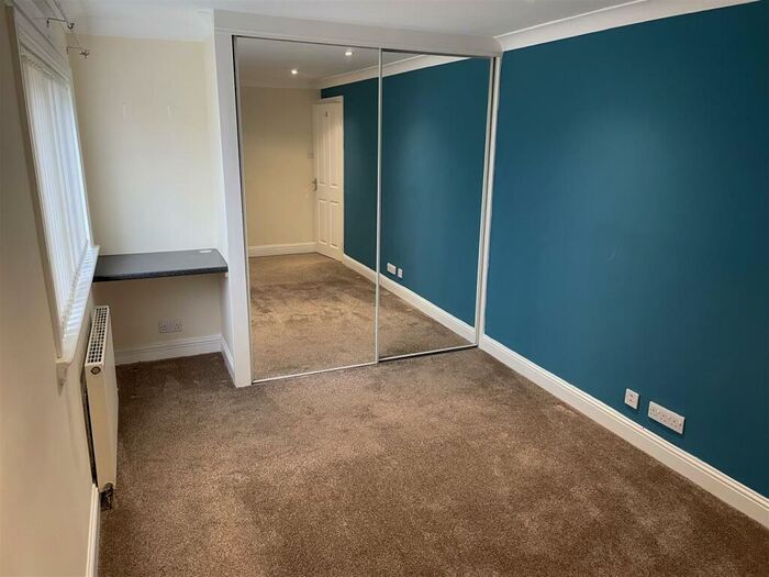 2 Bedroom End Of Terrace House To Rent In Dee Place, Dunfermline, KY11