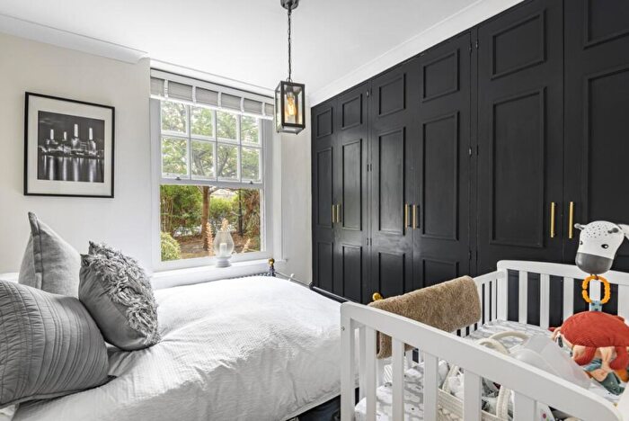 1 Bedroom Flat For Sale In Vicarage Crescent, London, SW11