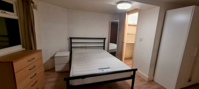 1 Bedroom Apartment To Rent In Basement, Holloway Road, Archway, London, N19
