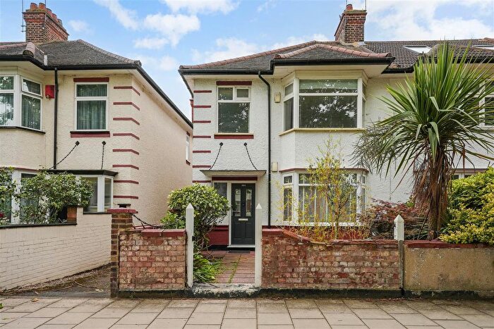 1 Bedroom Flat To Rent In Boston Manor Road, Brentford, TW8