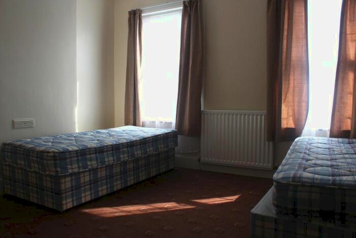 5 Bedroom Terraced House To Rent In North Grove, London N15