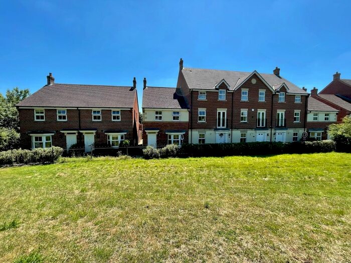 3 Bedroom End Of Terrace House To Rent In Sandleford Lane, Greenham, Thatcham, RG19