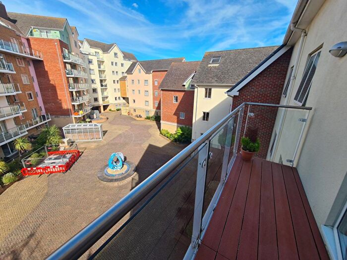 2 Bedroom Flat To Rent In Honeycombe Beach, Boscombe, BH5