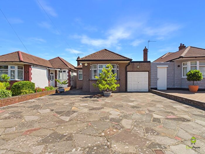 2 Bedroom Detached Bungalow For Sale In Little Heath Road, Bexleyheath, Kent, DA7