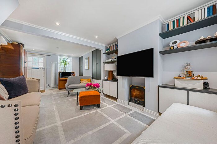 2 Bedroom Semi-Detached House For Sale In Linkfield Road, Isleworth, TW7