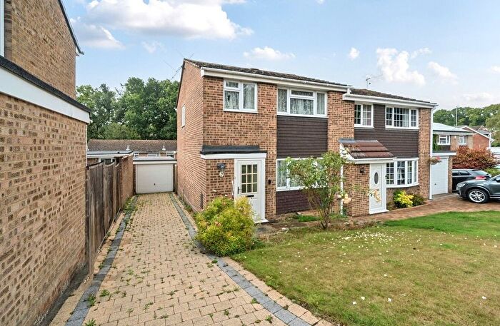 3 Bedroom Semi-Detached House For Sale In Oakwood Drive, Lordswood, Southampton, Hampshire, SO16