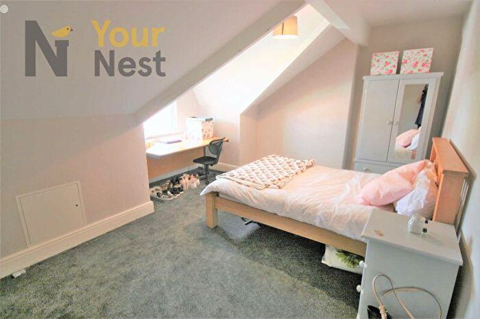 7 Bedroom Terraced House To Rent In Estcourt Terrace, Headingley, LS6