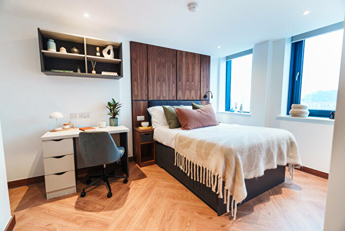 2 Bedroom Apartment To Rent In Apt, Live Oasis Merrion Street Gardens #, LS2