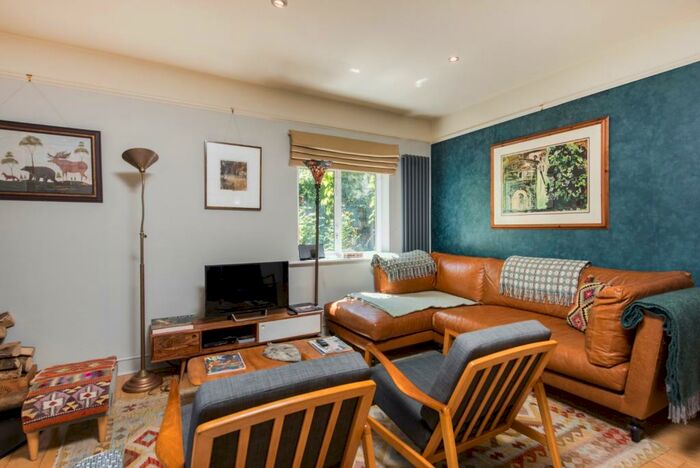 3 Bedroom Apartment To Rent In Finchley Road, Golders Green, NW11