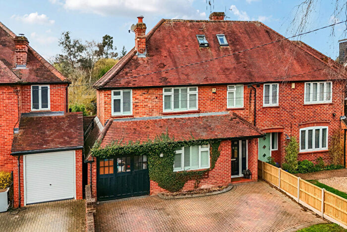 5 Bedroom Detached House For Sale In Park Lane, Charvil, Reading, Berkshire, RG10