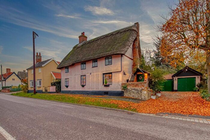 3 Bedroom Cottage For Sale In The Street, Rickinghall, IP22