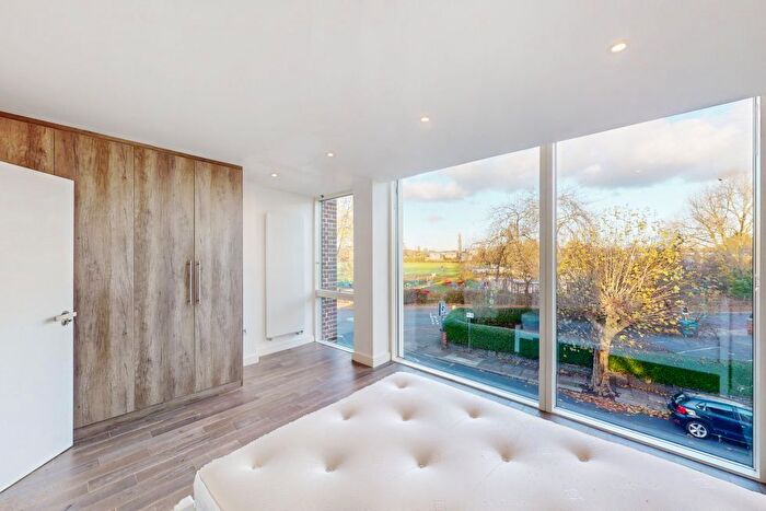 2 Bedroom Semi-Detached House To Rent In Melrose Avenue, London, NW2