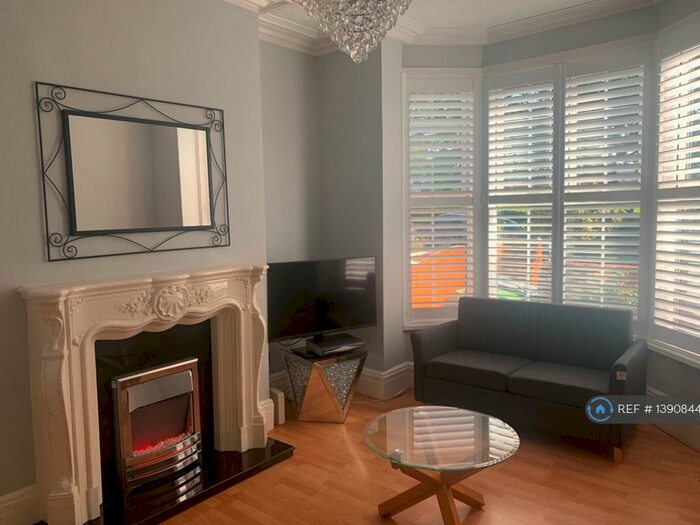 3 Bedroom Terraced House To Rent In Banstead Terrace East, Leeds, LS8