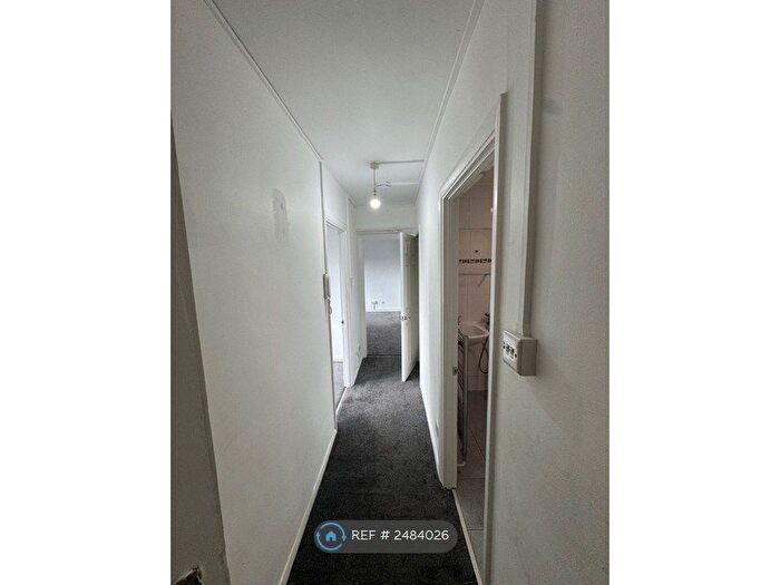 1 Bedroom Flat To Rent In Fairlawns, London, N11