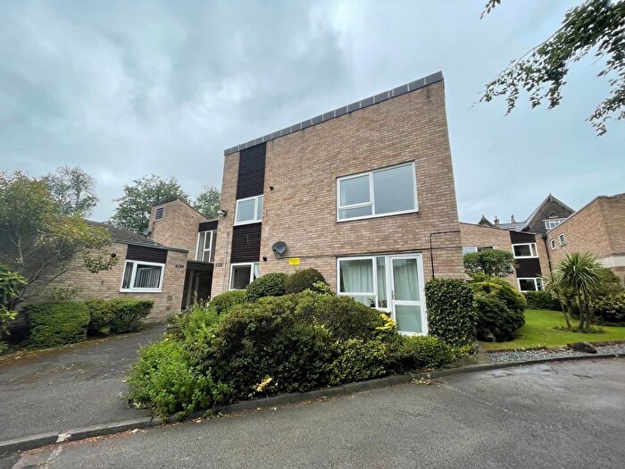 2 Bedroom Flat To Rent In Weetwood House Court, Weetwood, Leeds, LS16