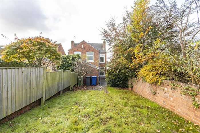 2 Bedroom Semi-Detached House For Sale In Brockwell Lane, Brockwell, Chesterfield, S40