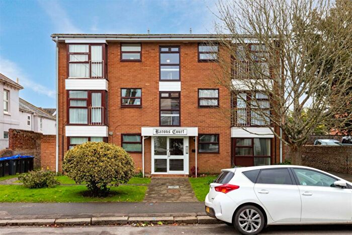 1 Bedroom Flat For Sale In Victoria Road, Worthing, BN11