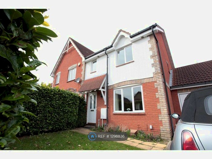 3 Bedroom Semi-Detached House To Rent In Woodhead Drive, Cambridge CB4