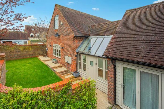 3 Bedroom Semi-Detached House To Rent In Village Location - Easy Access For, M40