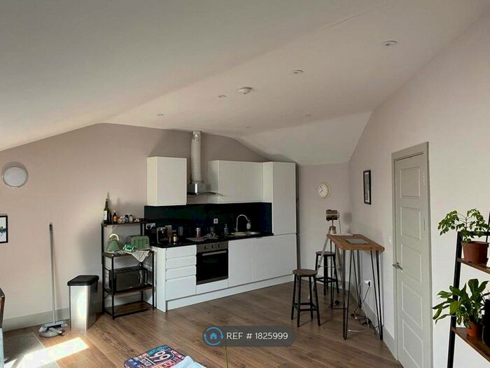 1 Bedroom Flat To Rent In Cube House, Stoke Mandeville, Aylesbury, HP22