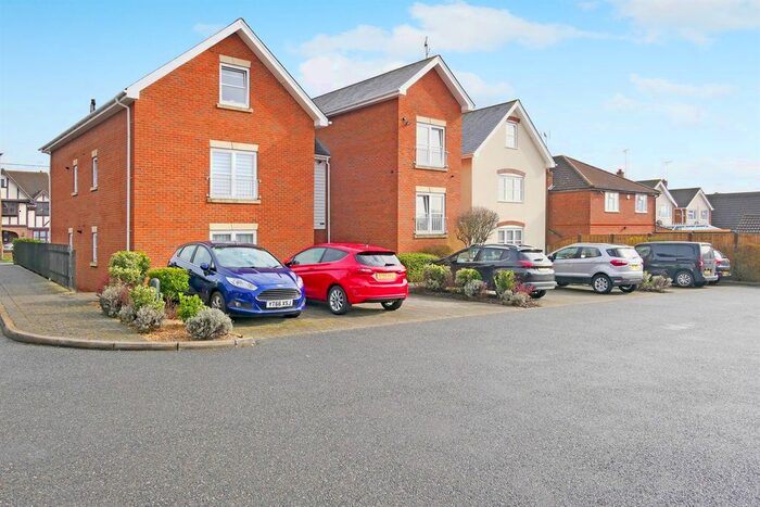 2 Bedroom Flat To Rent In White House Court, Eastwood Road, Rayleigh, SS6