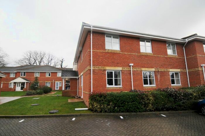 2 Bedroom Flat To Rent In Tinsley Lane, Three Bridges, Crawley, RH10